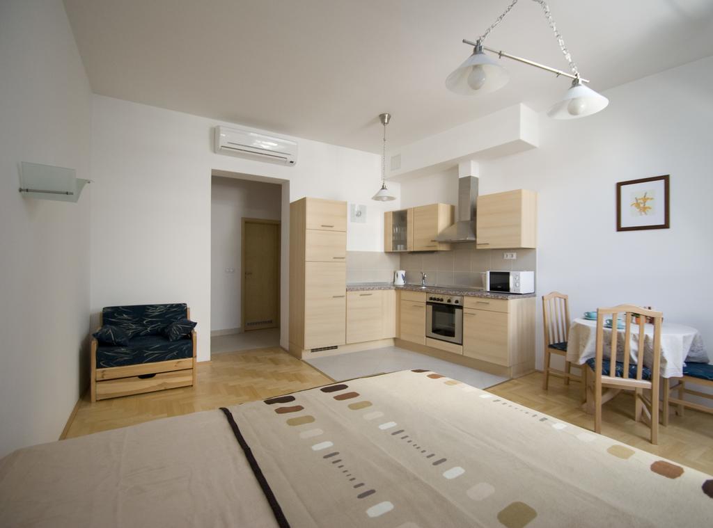 Gozsdu Spacious Apartment Budapest Room photo